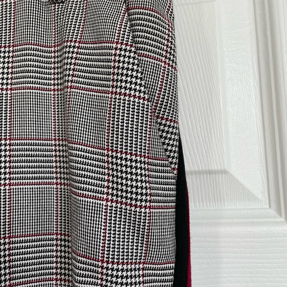 Zara Size medium cropped pant. Black, white and merlot colour check - Picture 4 of 5